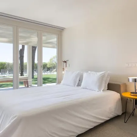 Villa Sleeps 10 Pool Air Con T608002